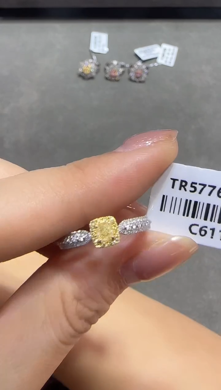 【闪购商品】钻石/18K金镶嵌黄6117戒指