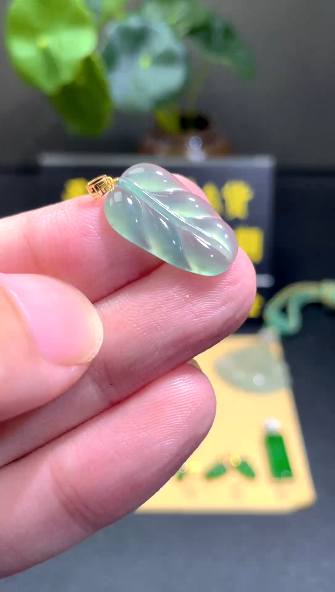 颈饰18K金镶嵌翡翠翡翠A货