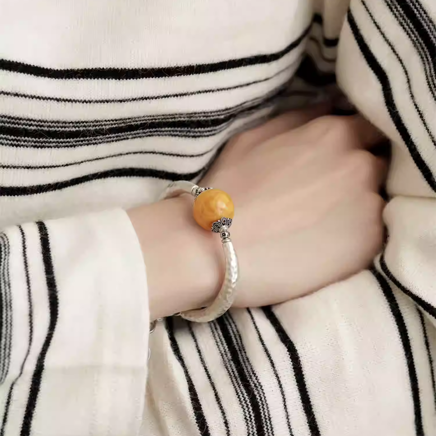 S12045<晶贵坊1>925银足银蜜蜡肌理牛角弯管吉字大象手链多样性发