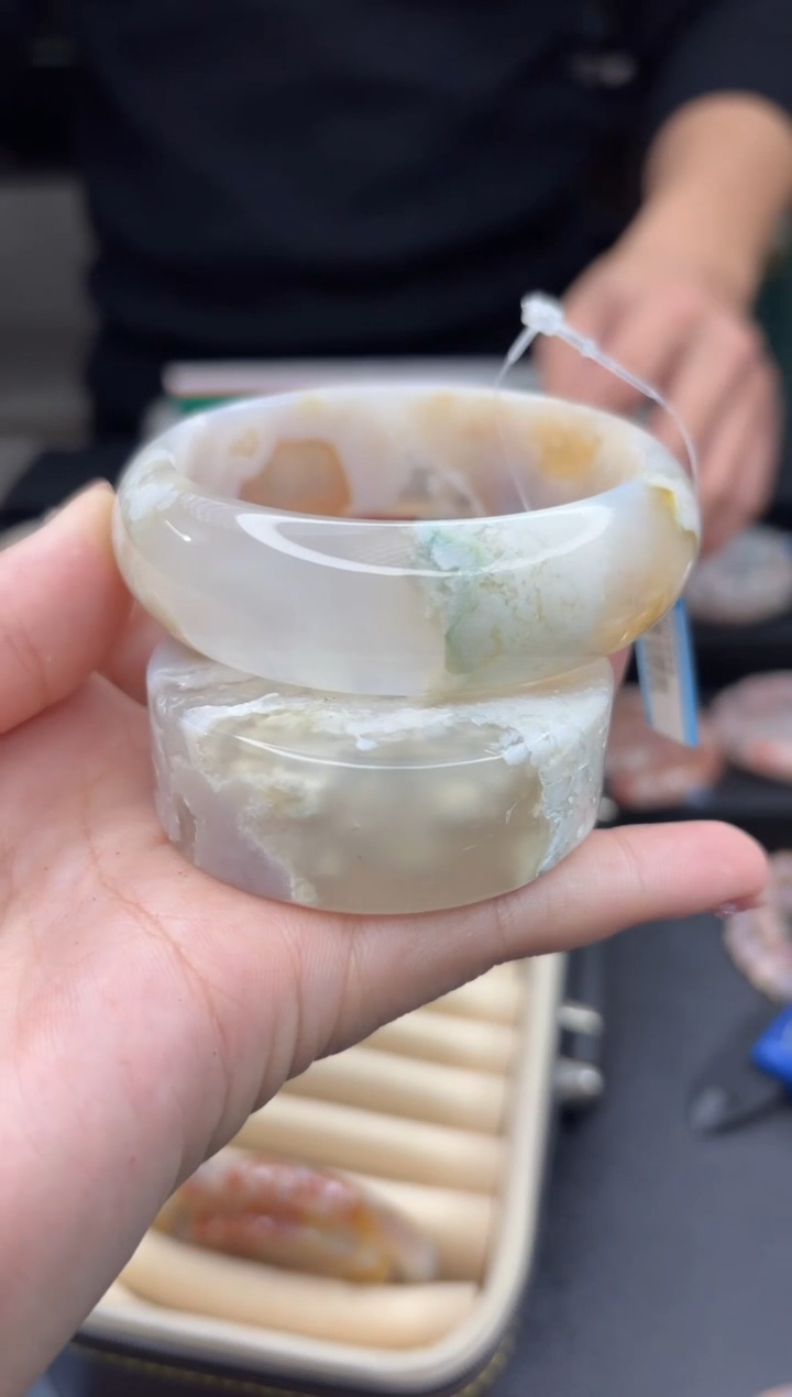 【闪购商品】石英质玉手镯未镶嵌96（57圈赠送镯心）