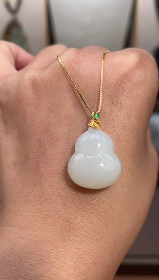 颈饰18K金镶嵌和田玉苏