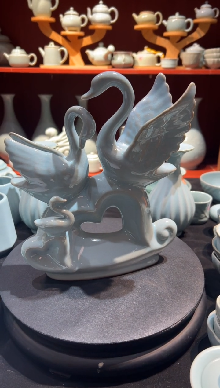 【闪购商品】摆件天青釉水合家欢摆件