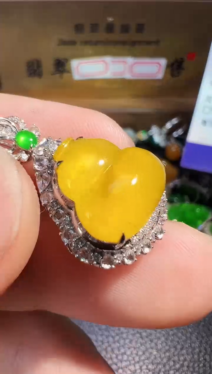 翡翠18K金镶嵌颈饰翡翠