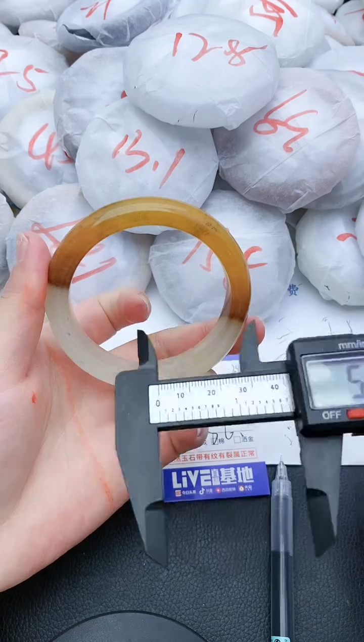 【闪购商品】石英质玉手镯未镶嵌294+59/60