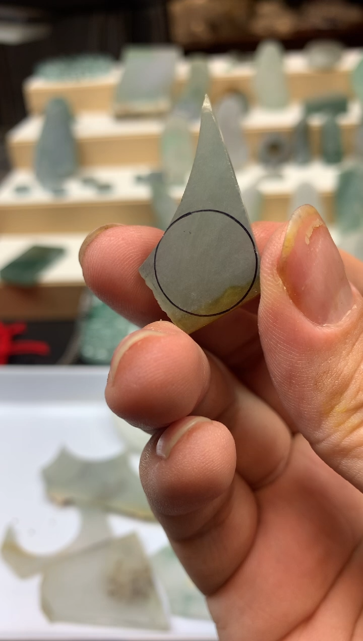 未镶嵌定制翡翠华*雕刻