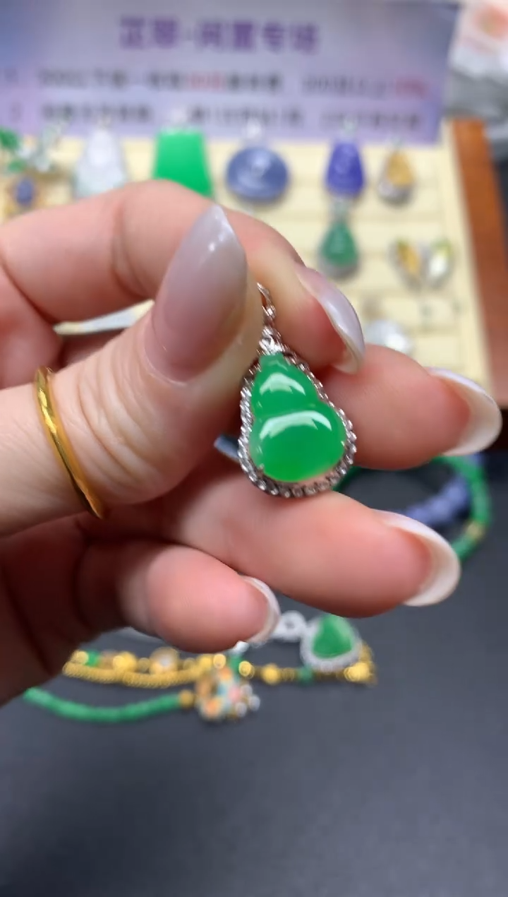 【闪购商品】翡翠吊坠(不含链)18K金镶嵌吊坠|4400+440