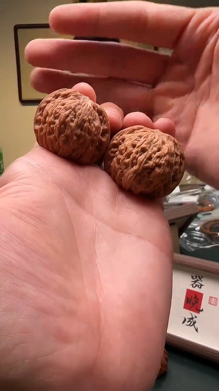 【闪购商品】文玩核桃把件37.5mm 山地磨文玩核桃一对 15号