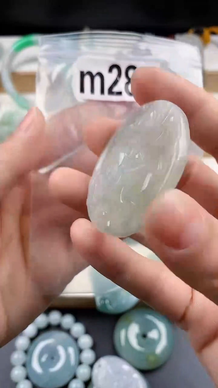 颈饰未镶嵌翡翠天然翡翠吊坠挂件