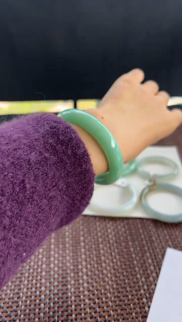 【闪购商品】翡翠手镯未镶嵌19号55.3*11.5*8.7