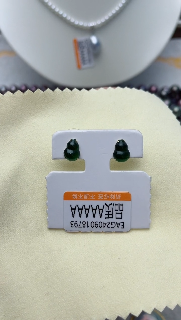 【闪购商品】翡翠耳饰18K金镶嵌W36葫芦