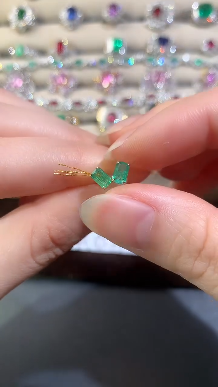 18K金镶嵌耳饰祖母绿D358|1180