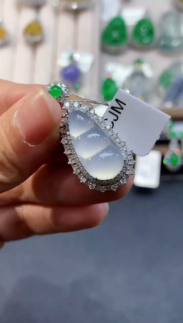 翡翠18K金镶嵌吊坠(不含链)CJM2530多样性发其一