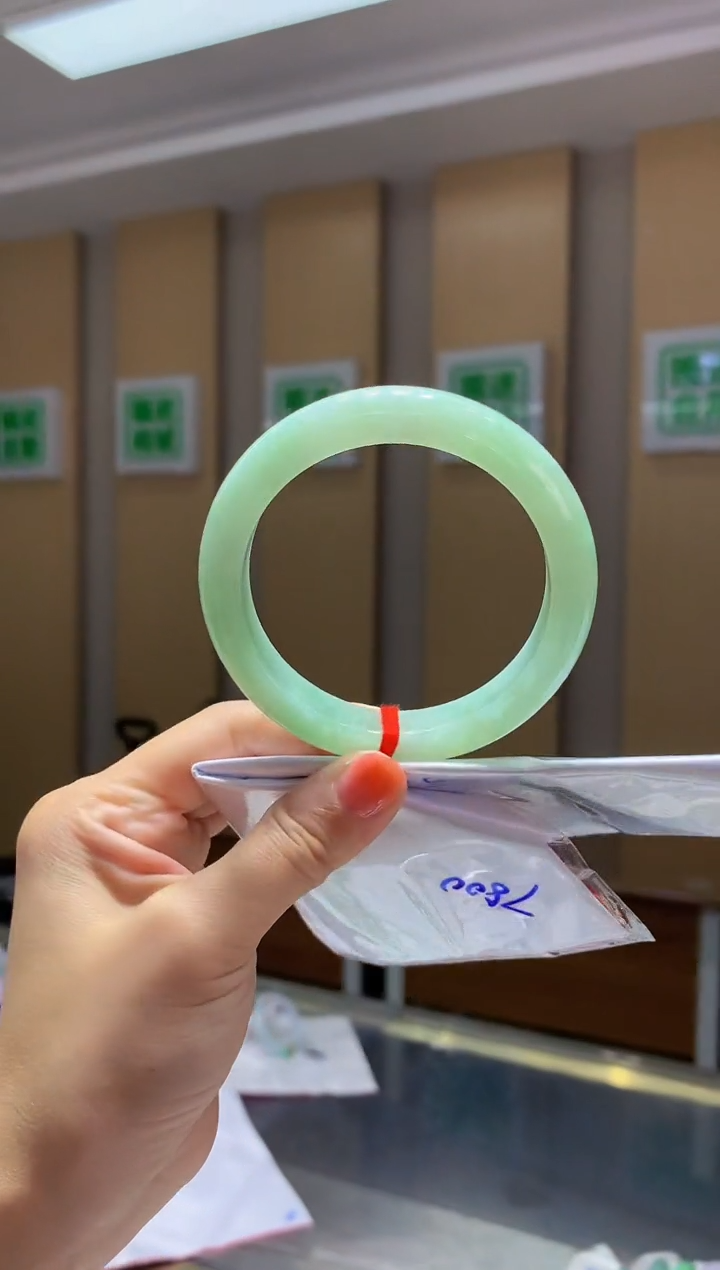 翡翠手镯未镶嵌-Q162 圈口61.4