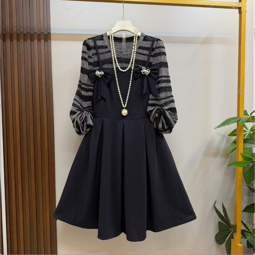 早秋新款时尚温柔洋气赫本风减龄条纹大衫十吊带连衣裙两件套套装