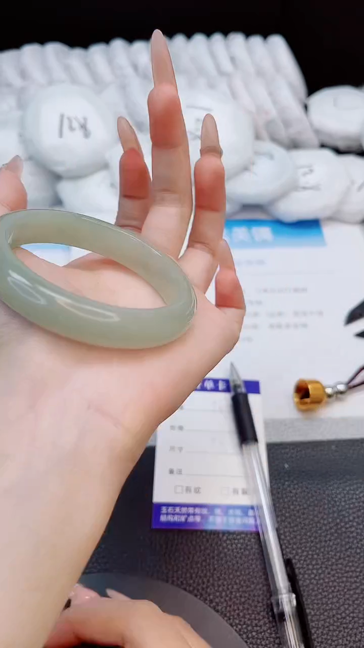 未镶嵌手镯石英质玉163-56