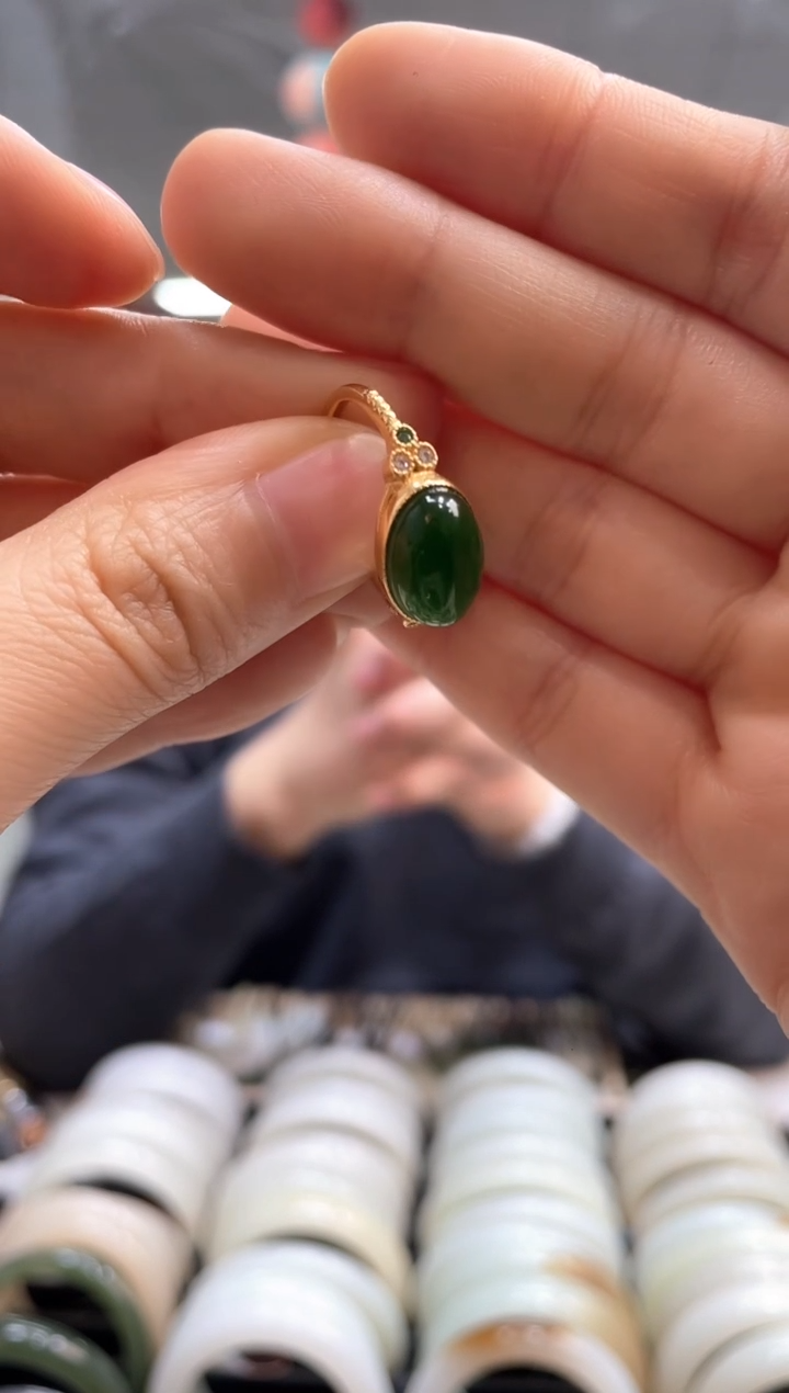 银S925镶嵌戒指和田玉帝王绿碧玉戒指随机发一件