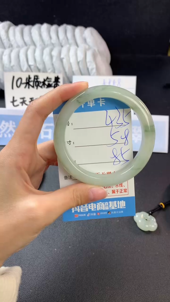 【闪购商品】石英质玉手镯未镶嵌435