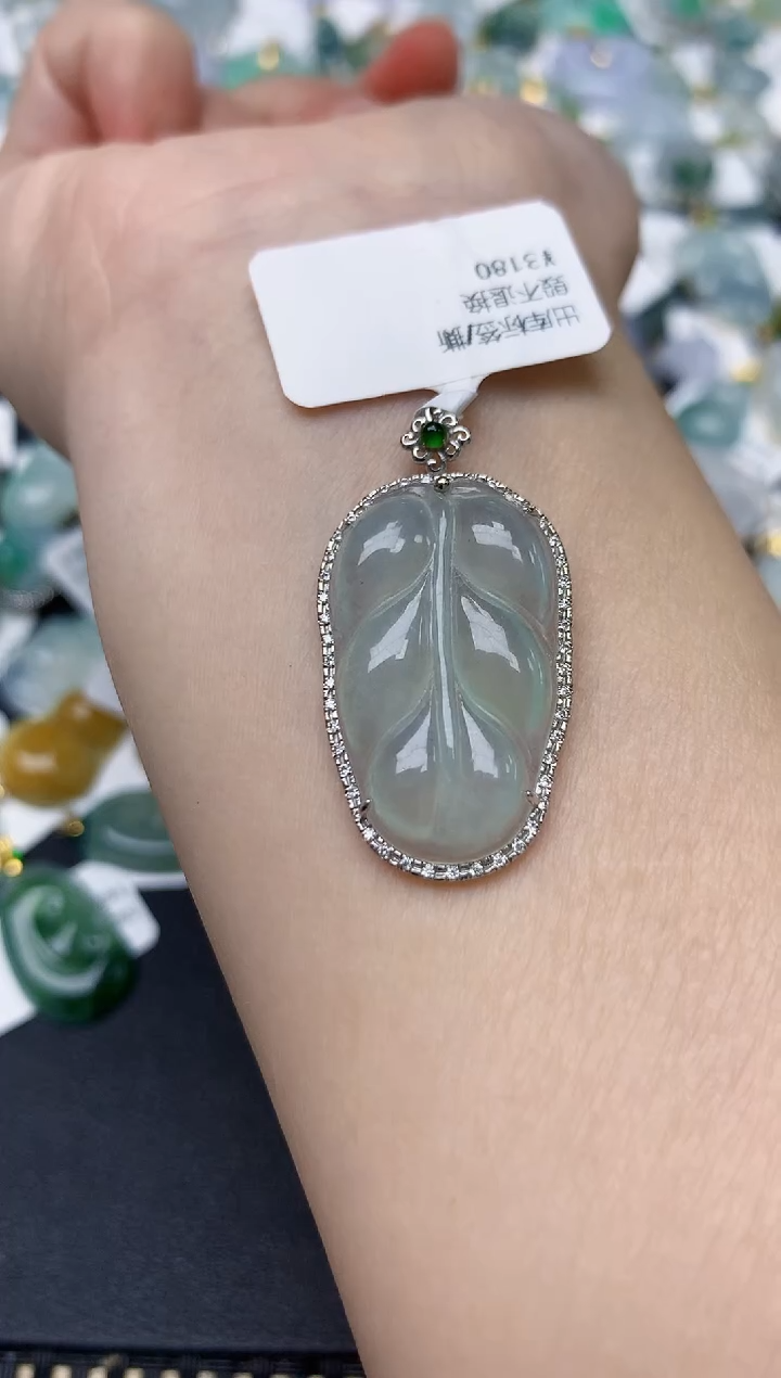 颈饰18K金镶嵌翡翠天然缅甸A货翡翠