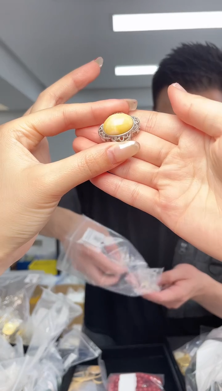 【闪购商品】蜜蜡裸石未镶嵌（多样性单个发货）