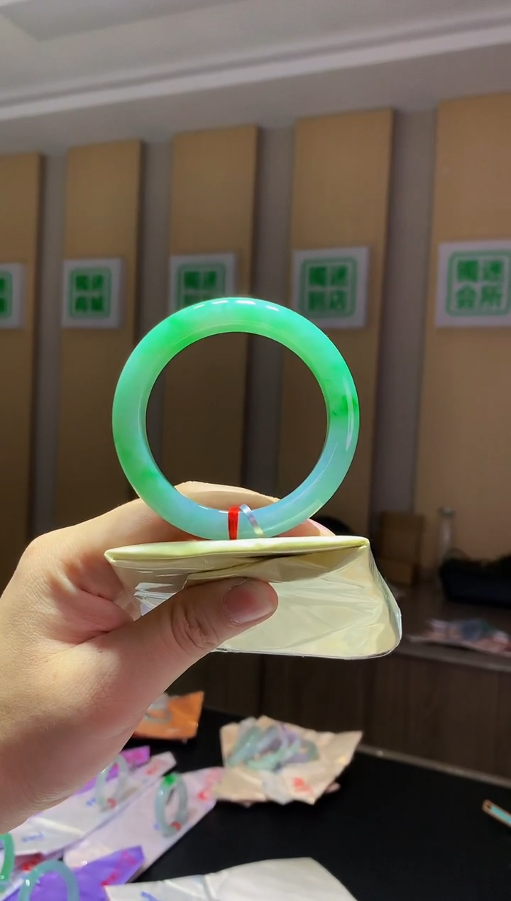 未镶嵌手镯翡翠- Q112圈口 57.8全款13万 定金2万