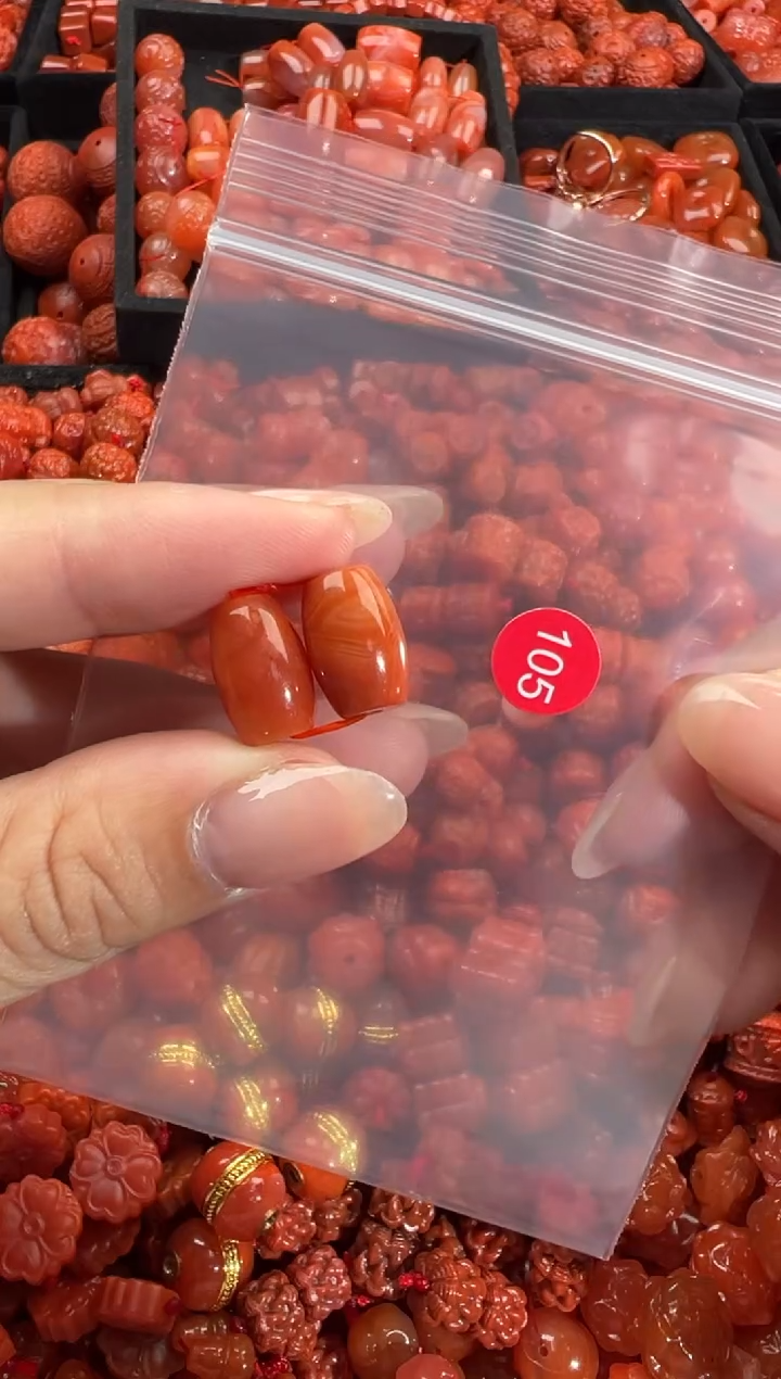 南红玛瑙未镶嵌颈饰1