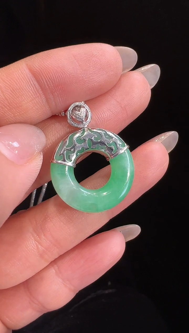 【闪购商品】翡翠吊坠(不含链)18K金镶嵌吊坠