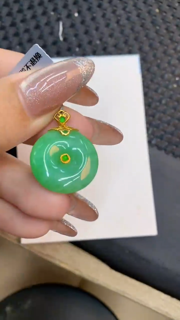 颈饰18K金镶嵌翡翠1