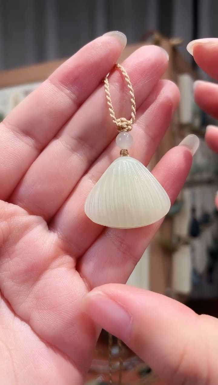 颈饰未镶嵌和田玉风*青海料活环掌上明珠