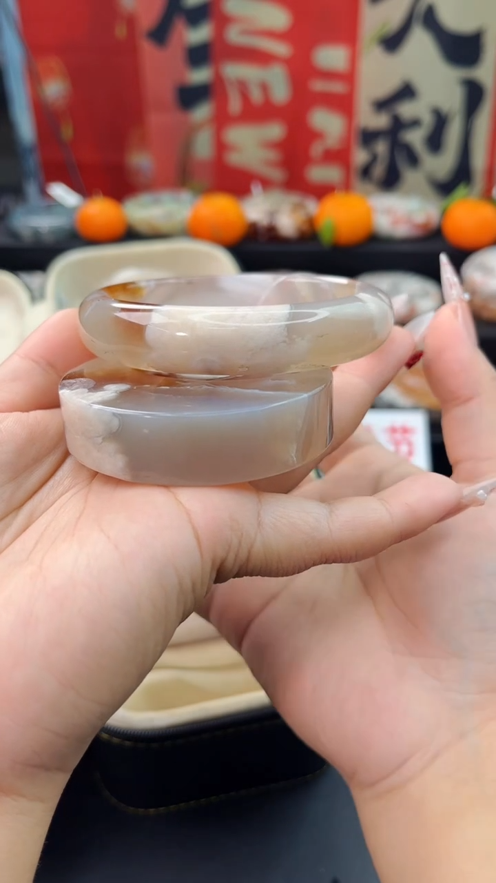 【闪购商品】石英质玉手镯未镶嵌赠送镯心（63圈口）