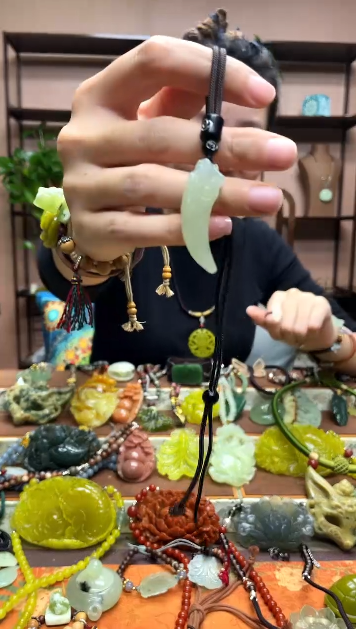 未镶嵌岫玉吊坠·