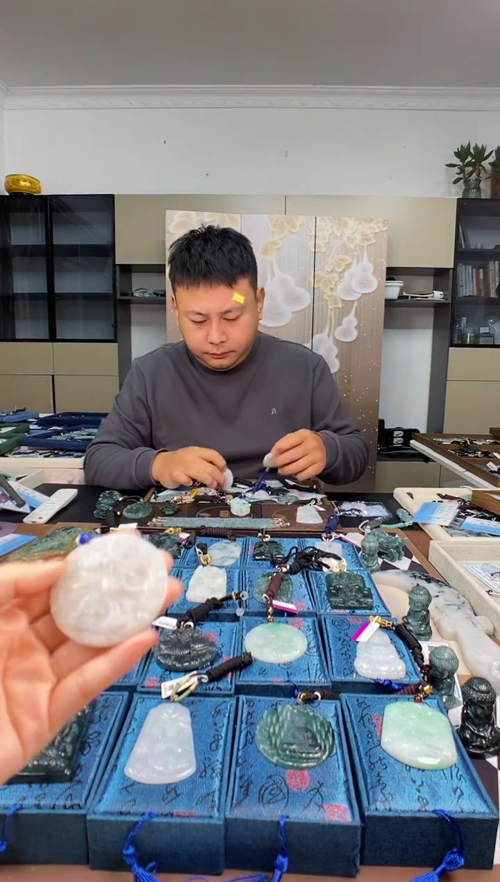 颈饰未镶嵌翡翠多样性发其一