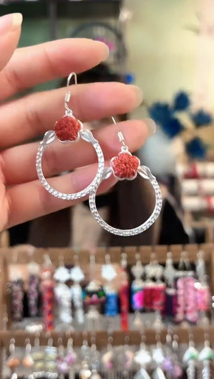 彩云南阁非遗老绣苗银饰品206