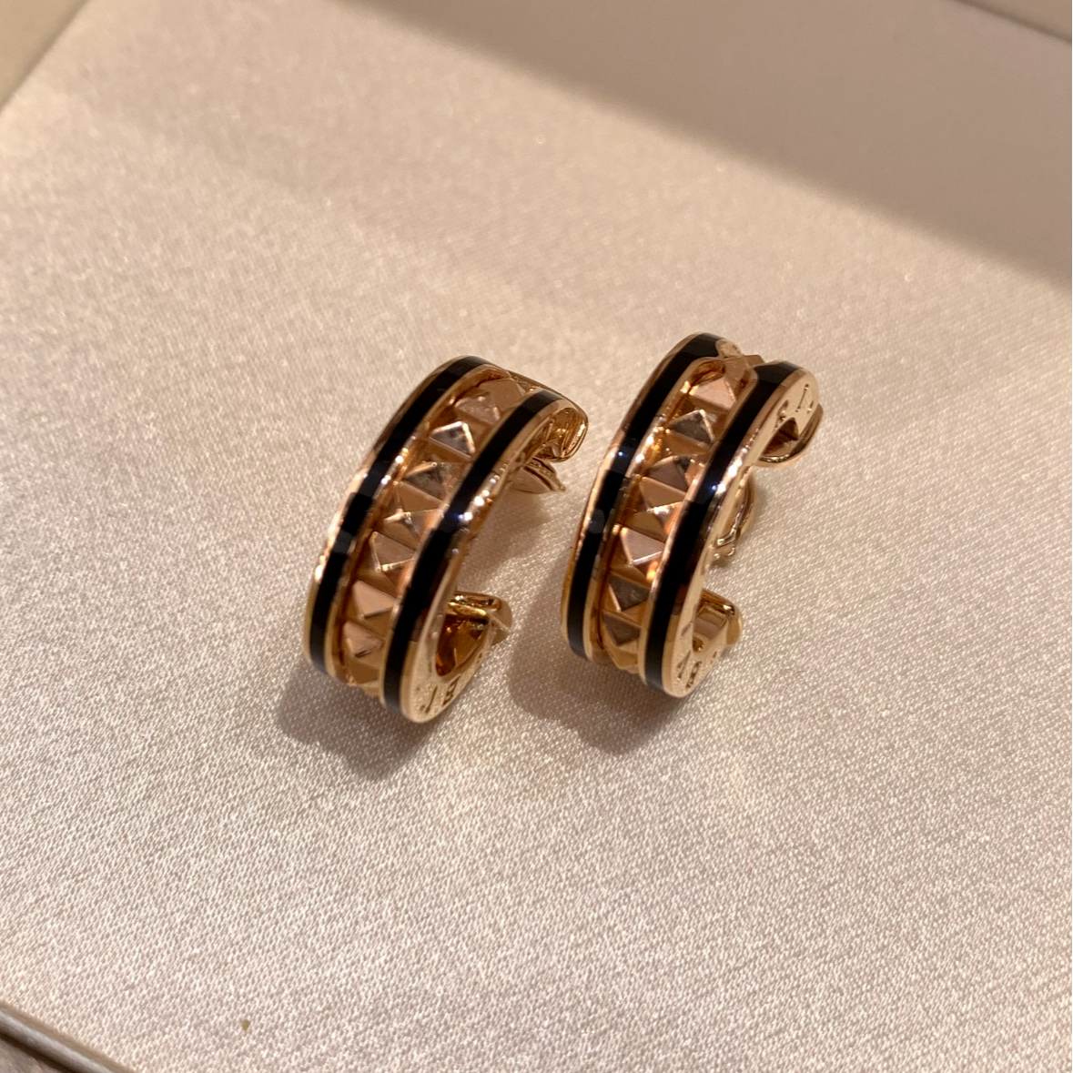 99新 BVLGARI/宝格丽 小花6欢 Rock 黑陶瓷 耳钉 18K玫瑰金