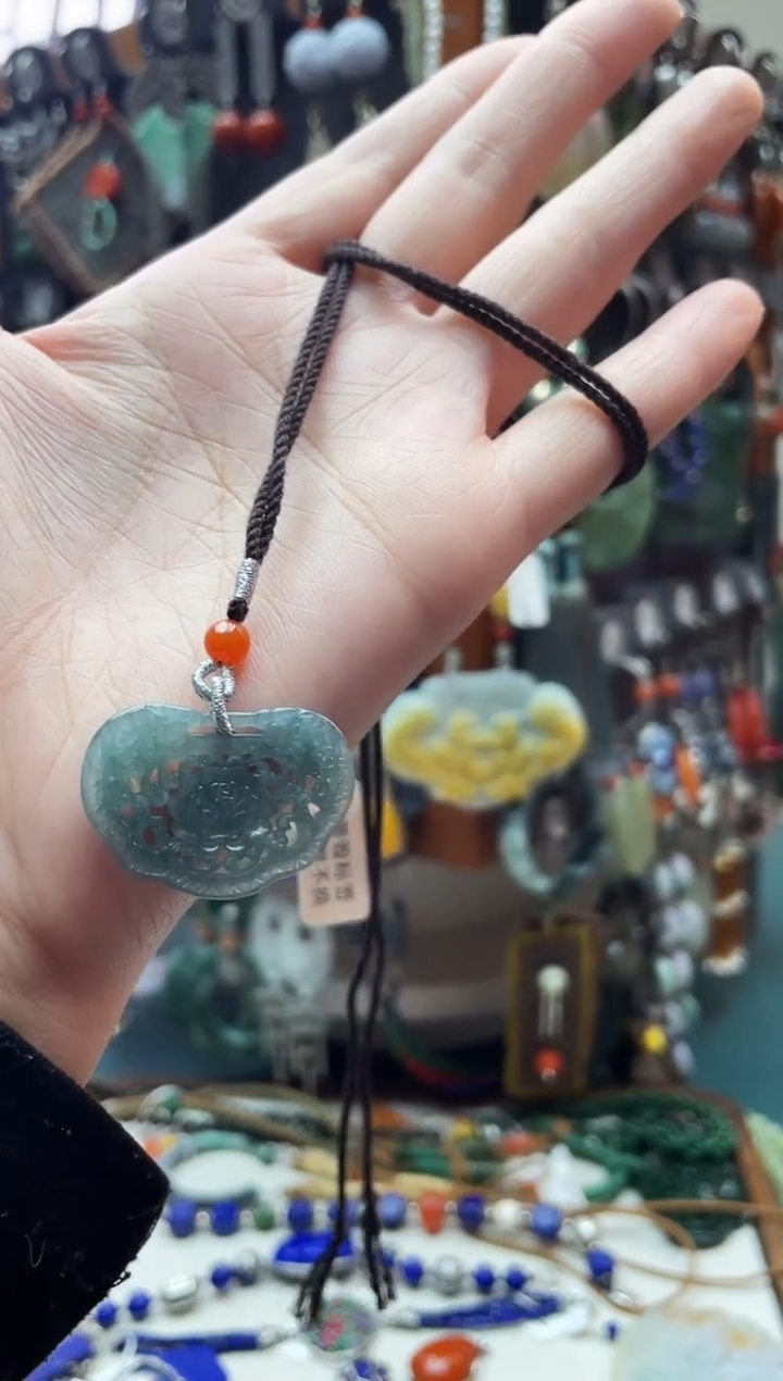 颈饰未镶嵌翡翠饰品