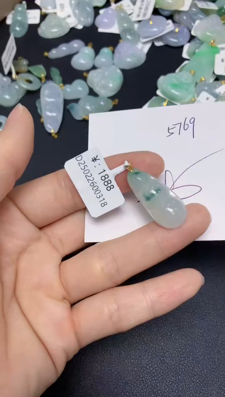 【闪购商品】翡翠挂件18K金镶嵌天然翡翠A货