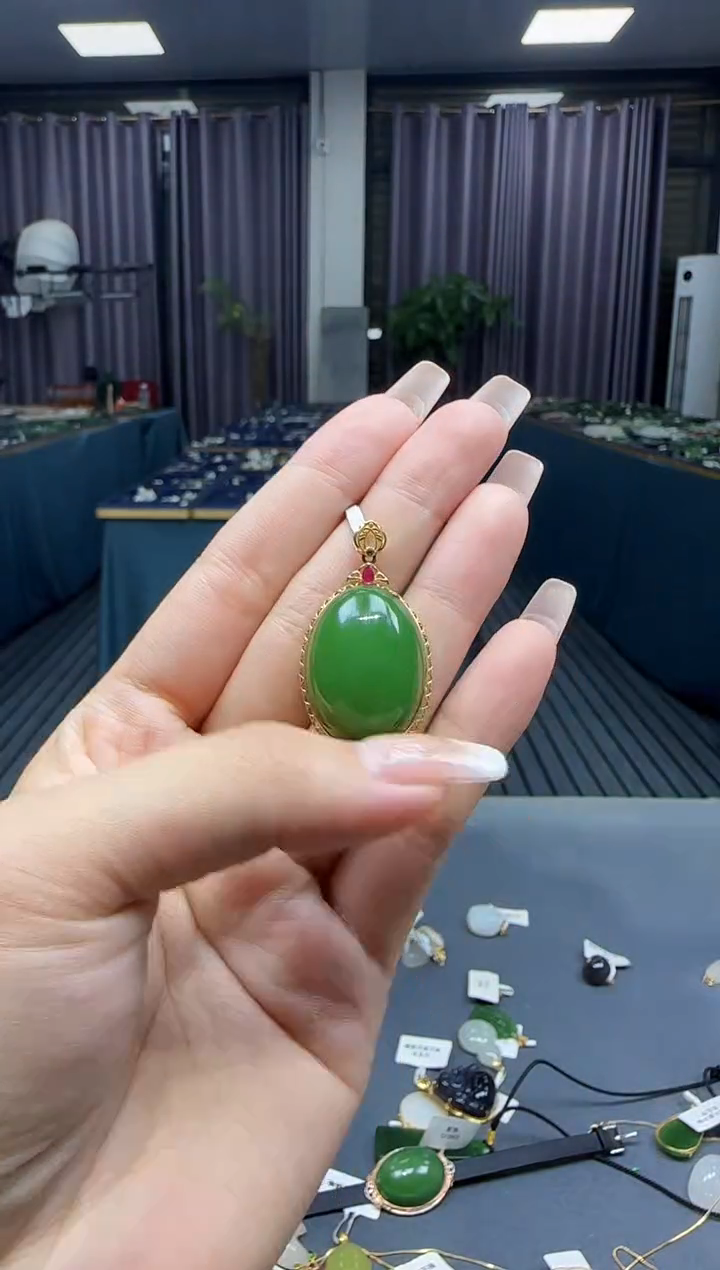 和田玉18K金镶嵌挂件1