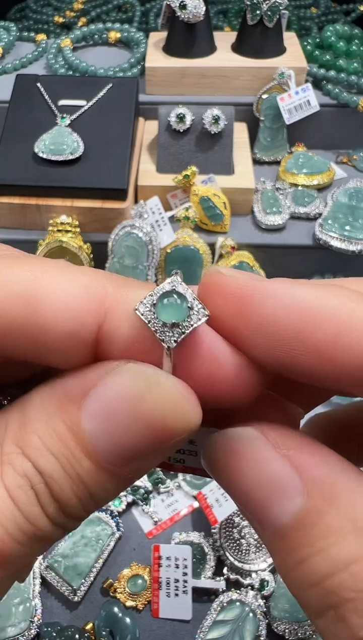 【闪购商品】翡翠吊坠(赠链)未镶嵌翡翠A货源头工厂带证书发