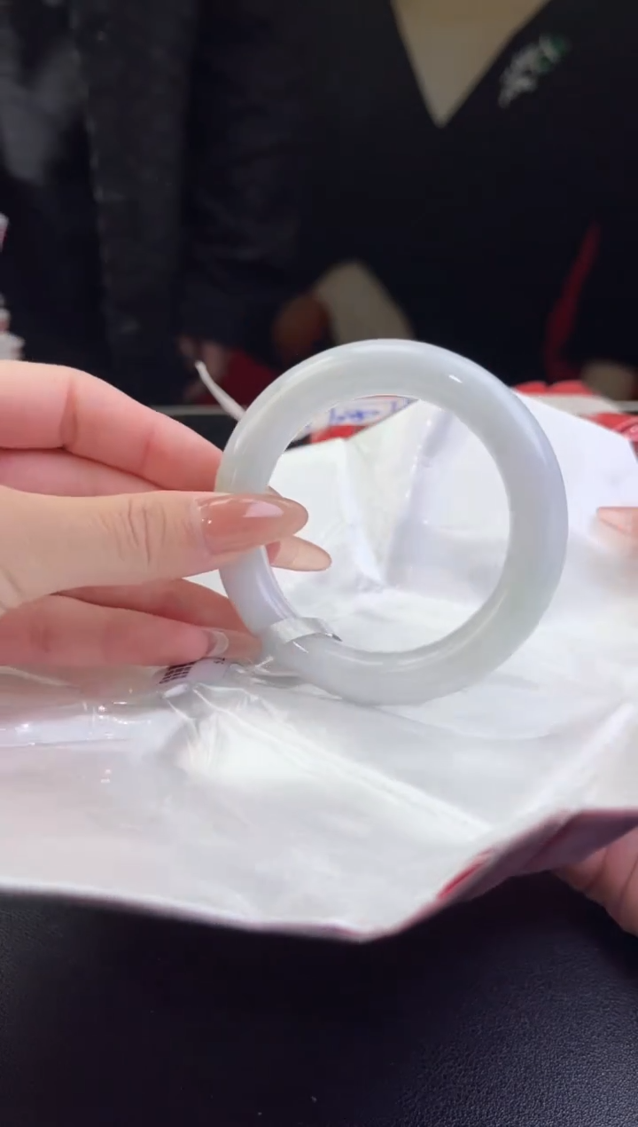 【闪购商品】翡翠手镯未镶嵌3翡翠手镯(微瑕）