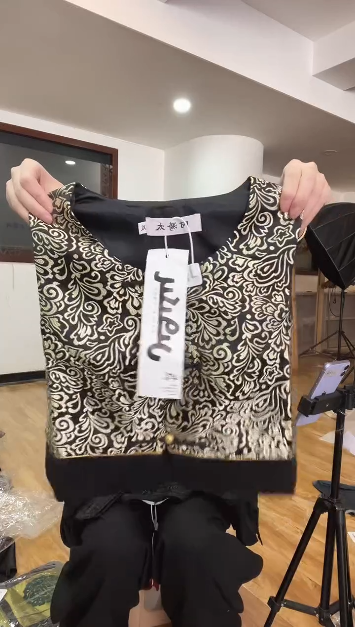 马甲 XL码 125斤以里