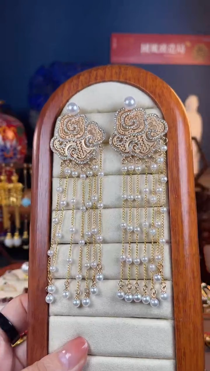 【闪购商品】美人卷珠帘珐琅耳钉