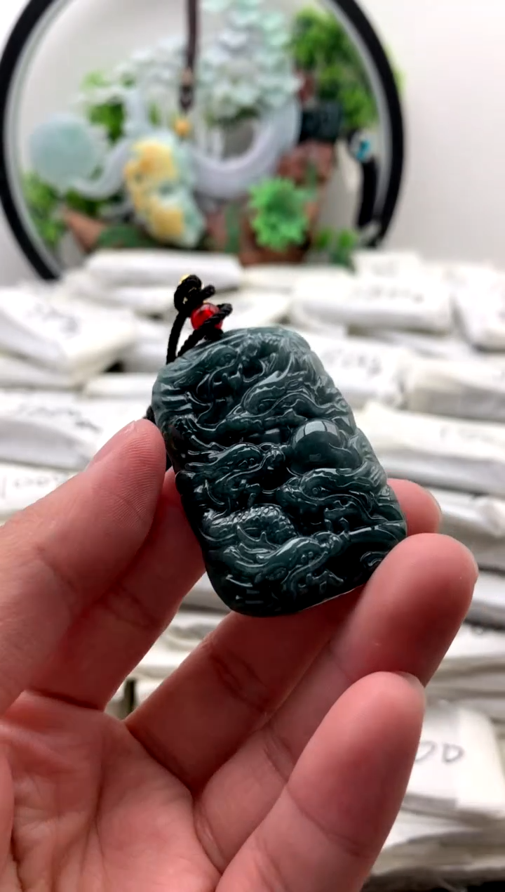 翡翠未镶嵌颈饰九龙牌【品质一般能接受再拍】