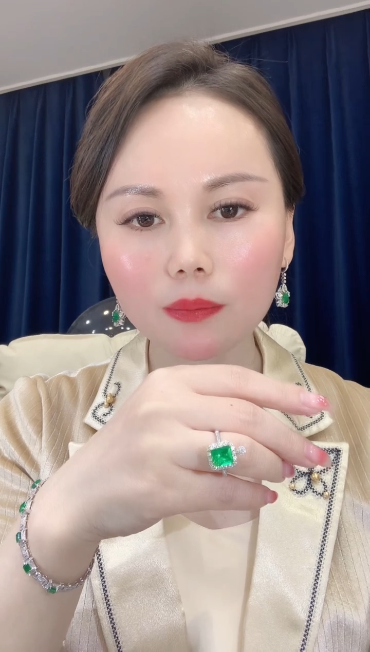 【闪购商品】祖母绿戒指18K金镶嵌C35
