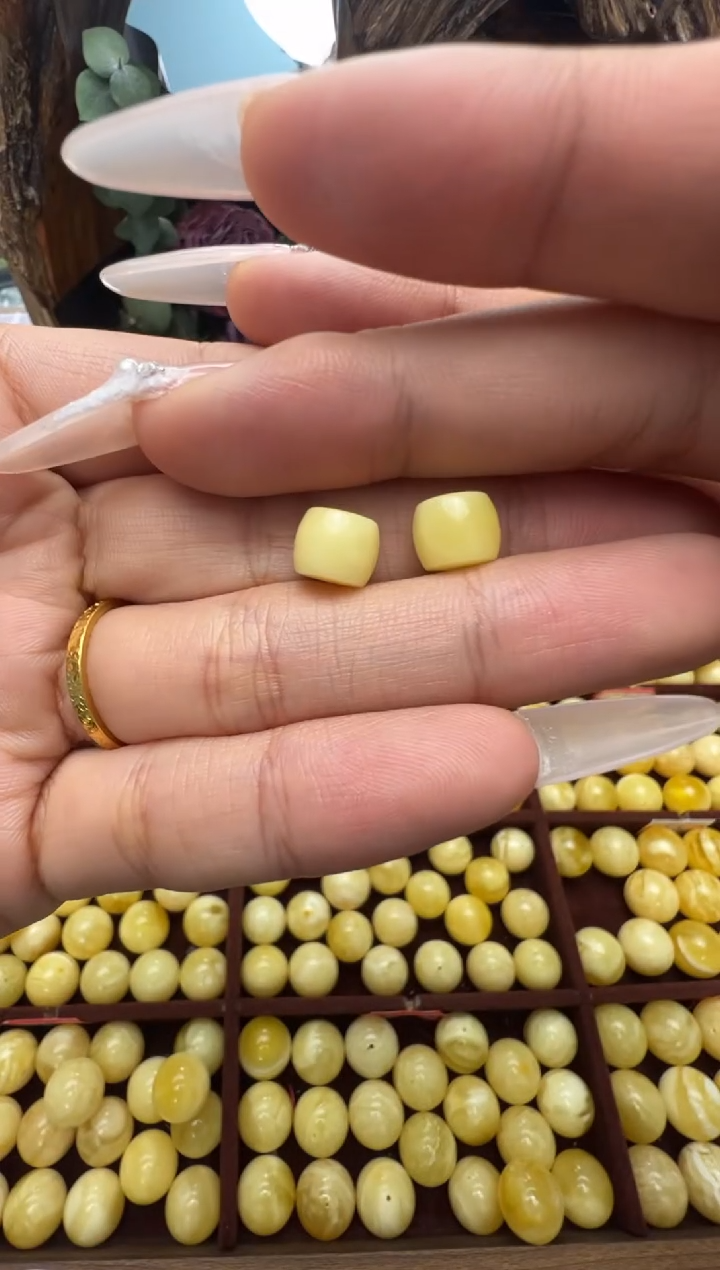 【闪购商品】蜜蜡裸石未镶嵌俄料微瑕8.3MM0.673克