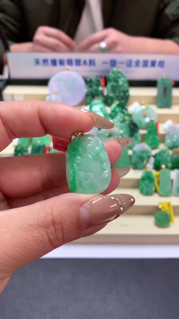 【闪购商品】翡翠吊坠(不含链)18K金镶嵌挂件