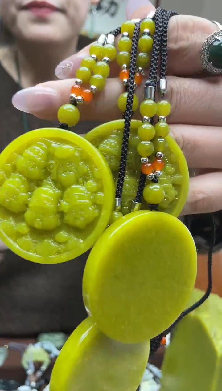 未镶嵌岫玉吊坠`