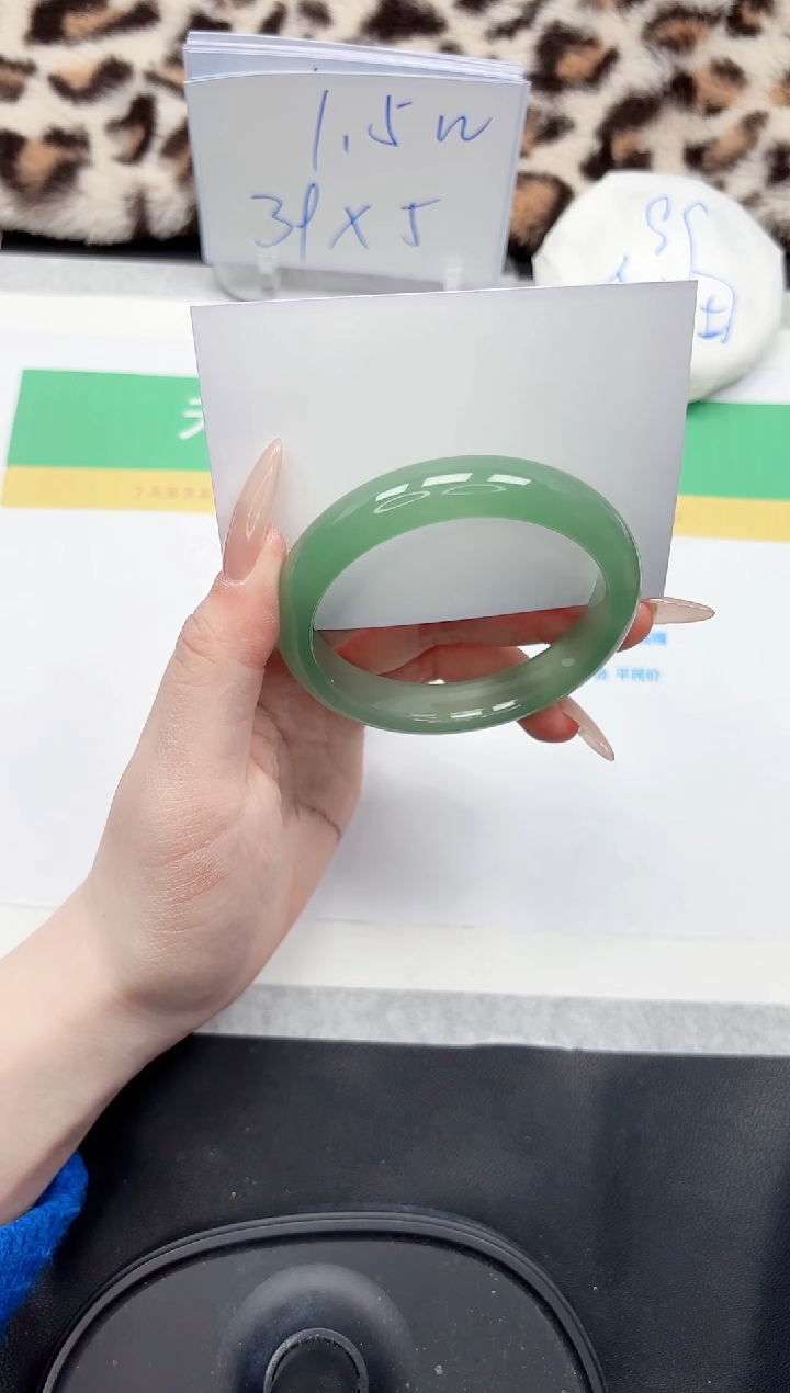 【闪购商品】石英质玉手镯未镶嵌230-58