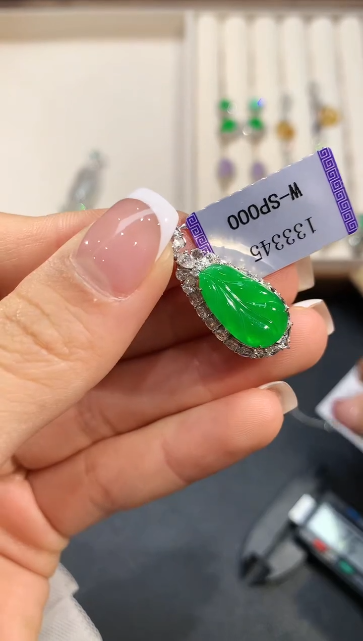 【闪购商品】翡翠吊坠(不含链)18K金镶嵌YS133344