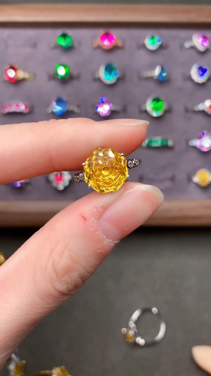 【闪购商品】彩色蓝宝石戒指14K金镶嵌.....