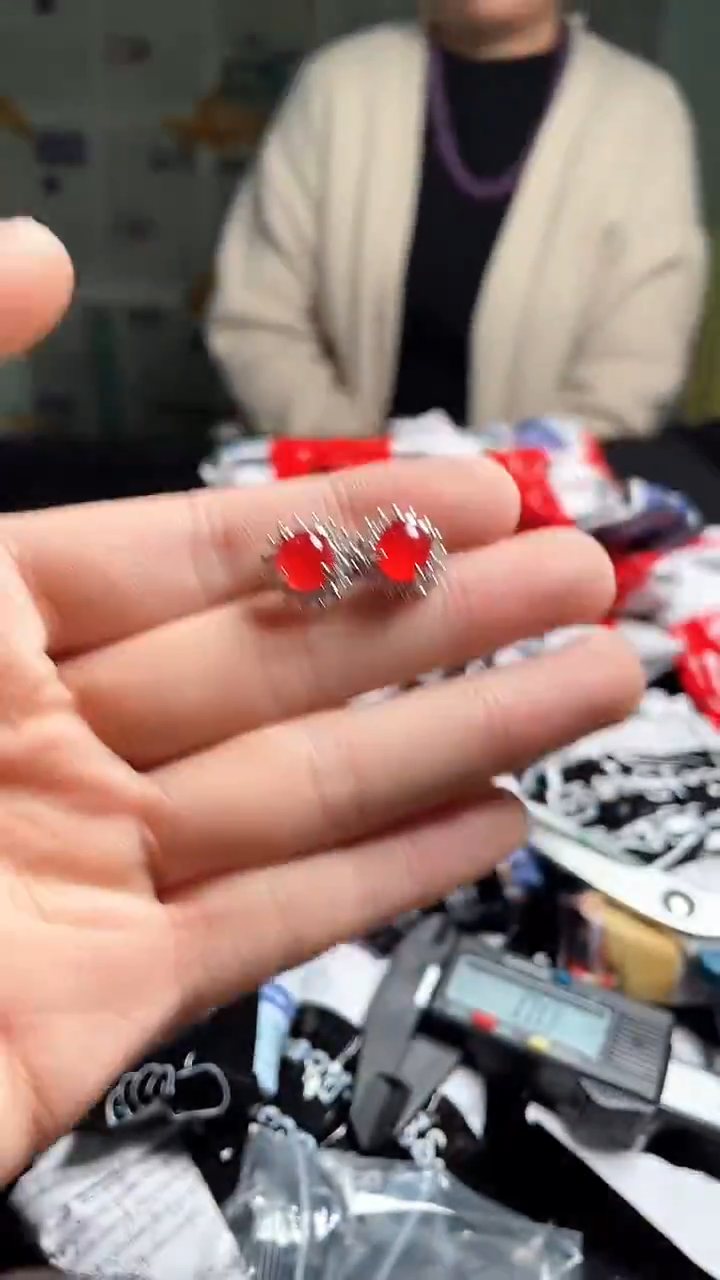 猛子收货精美耳钉