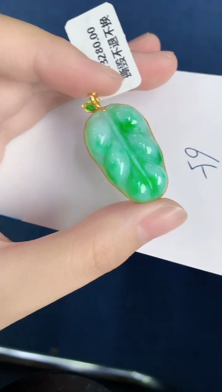 【闪购商品】翡翠颈饰18K金镶嵌0000000000